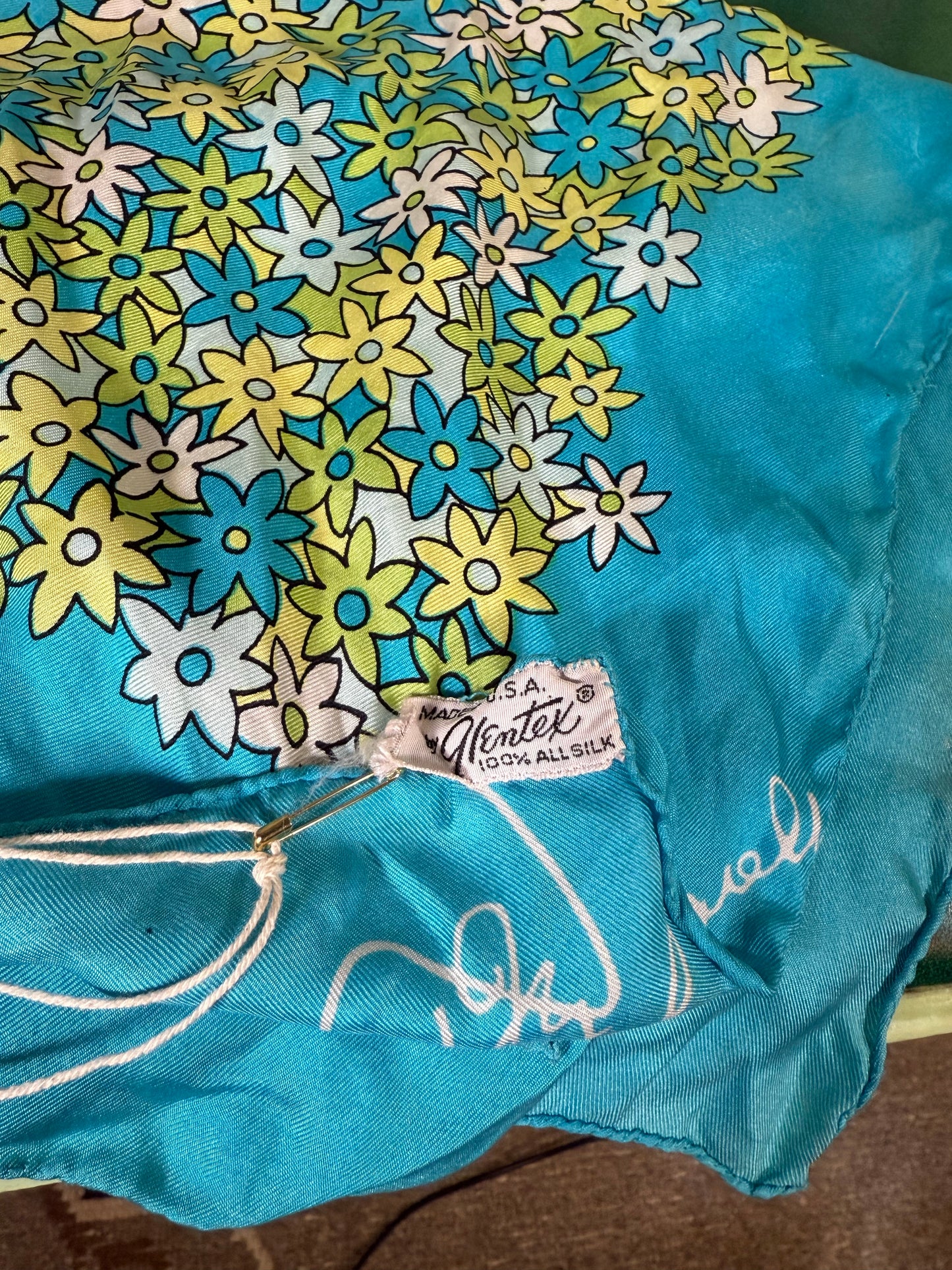 1970's Daisy Print Silk Scarf